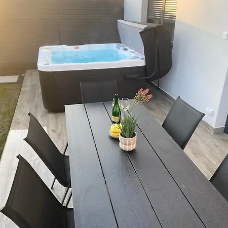 Waikiki House With Jacuzzi Siofok