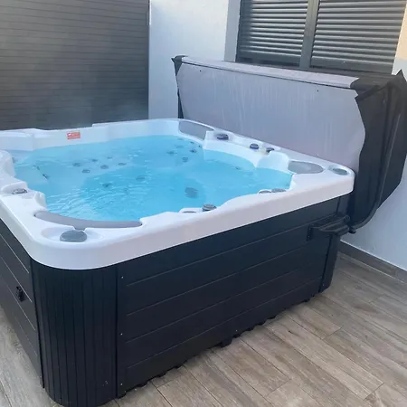 Waikiki House With Jacuzzi