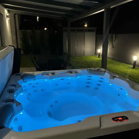 Waikiki House With Jacuzzi * Siofok