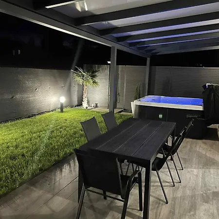 Apartment Waikiki House With Jacuzzi