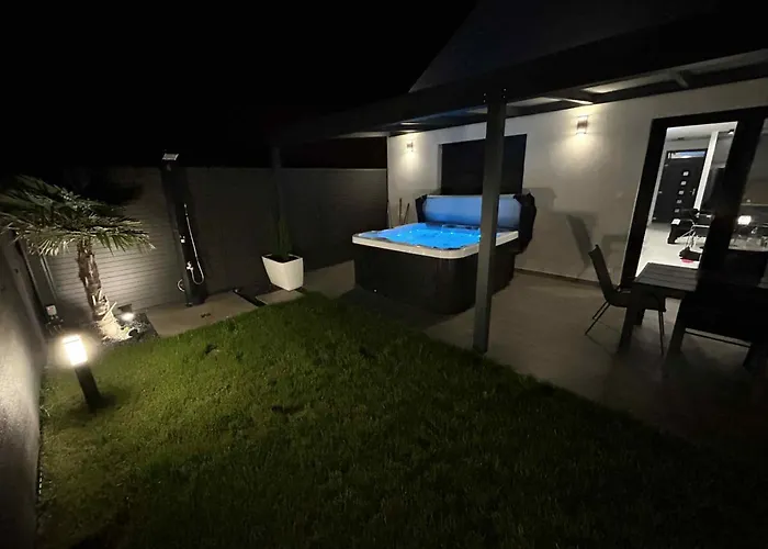 Waikiki House With Jacuzzi דירה *